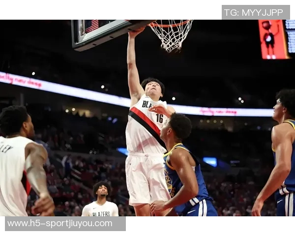 克林根在比赛中受伤手臂不适开拓者媒体人希望只是轻伤无大碍